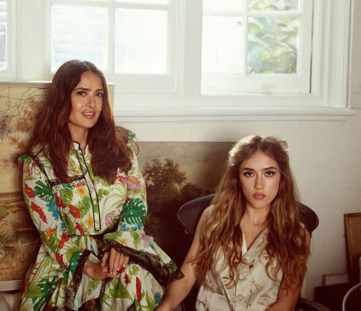 Salma Hayek posa por primera vez junto a su hija en Vogue