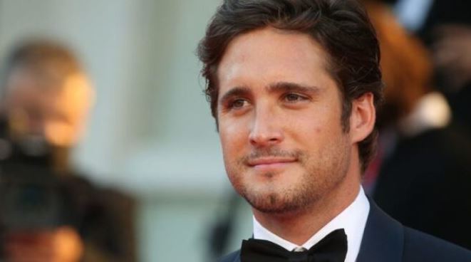 El actor mexicano protagoniza la comedia junto a Andy García y Gloria Estefan