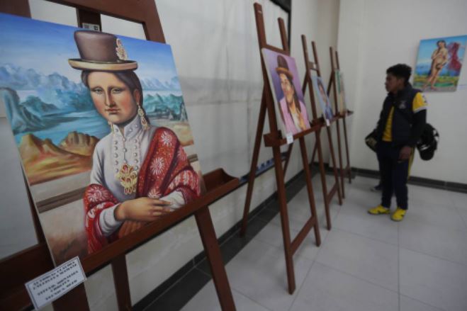 Cuando se encontró con la famosa pintura de Mona Lisa, planeó hacer su propia versión, pero representarla como una cholita