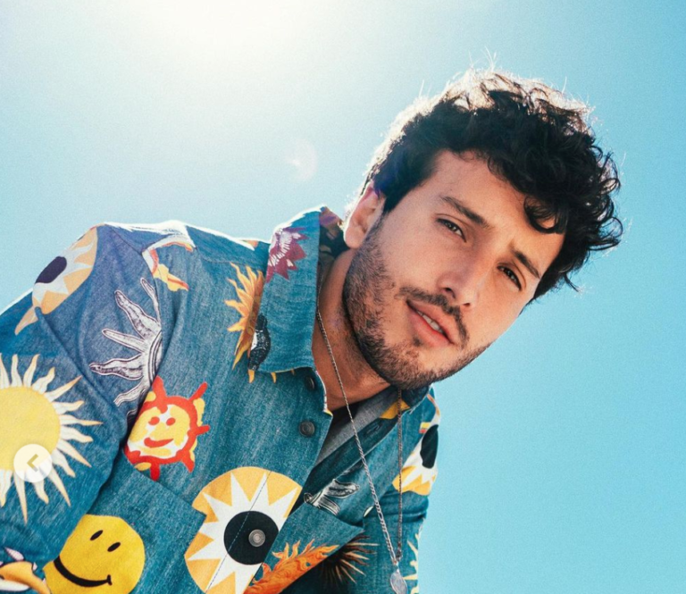 Sebastián Yatra habla de su "lado femenino" en el mes LGTB