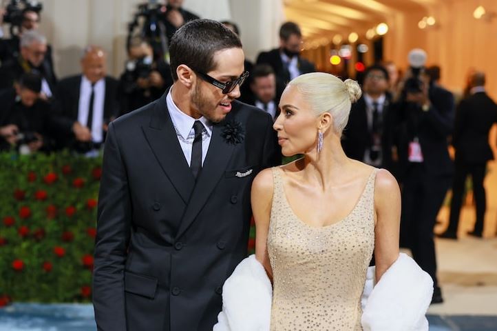 Kim Kardashian y Pete Davidson en la Gala del Met