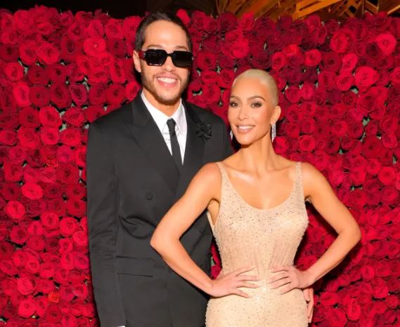 ¿Kim Kardashian controladora con Pete Davidson?