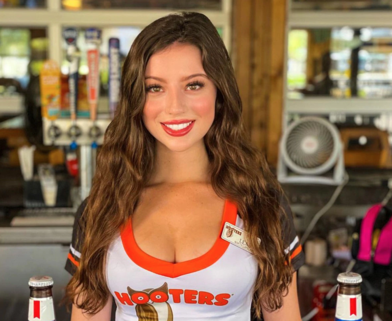 "¿Estás en el menú?" Mesera de Hooters expone en TikTok el acoso de algunos clientes