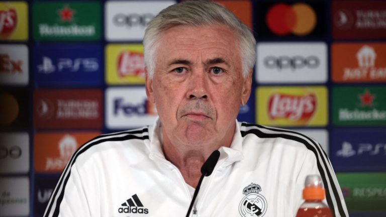 Ancelotti evita opinar sobre Mbappé y se enfoca en el brillo de sus delanteros