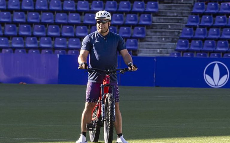 El ícono brasileño Ronaldo se embarca en un paseo en bicicleta de 500 km para cumplir la promesa después de la promoción de LaLiga de Valladolid