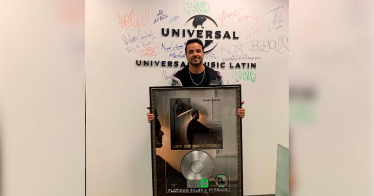 Luis Fonsi Platino Ley de Gravedad