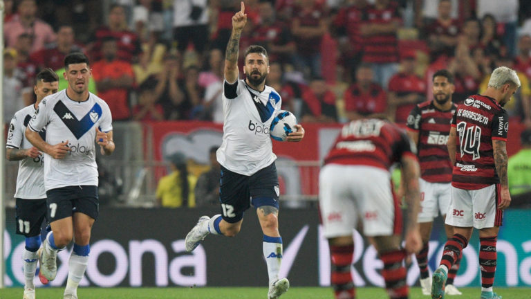 Pratto desplazó a Riquelme como el argentino con más goles a rivales brasileños